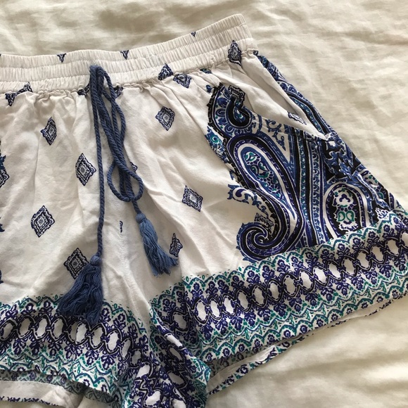 HIGH WAISTED LIGHTWEIGHT SHORTS - Picture 3 of 6